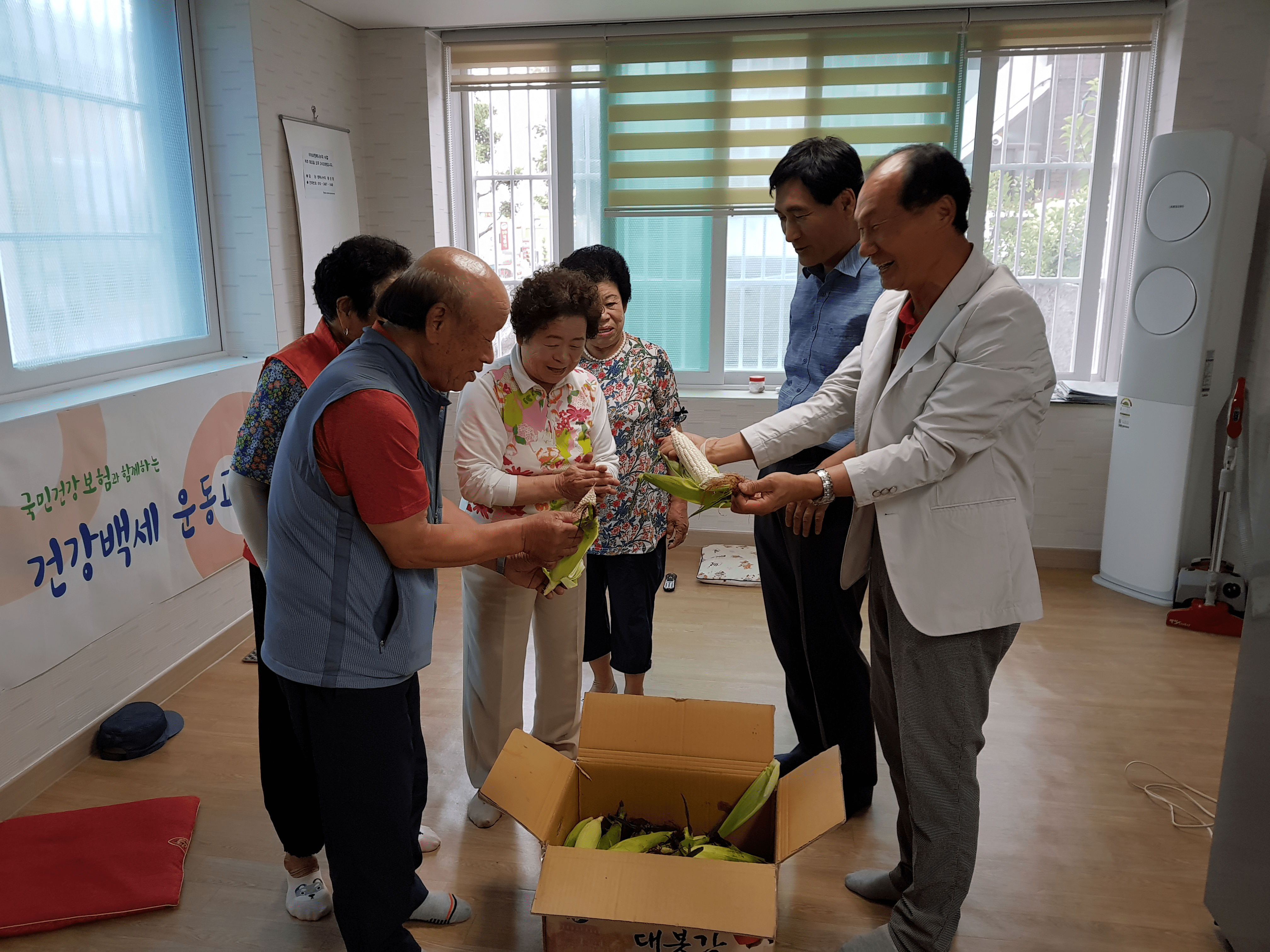 경로당에 옥수수 전달
